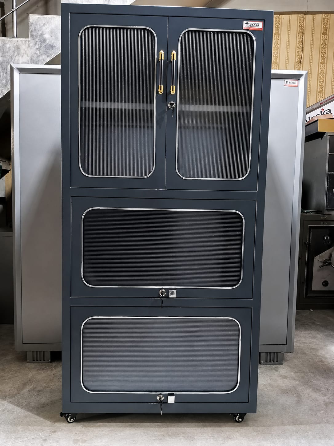 Executive Fluted Glass 3-Tier Steel Almari